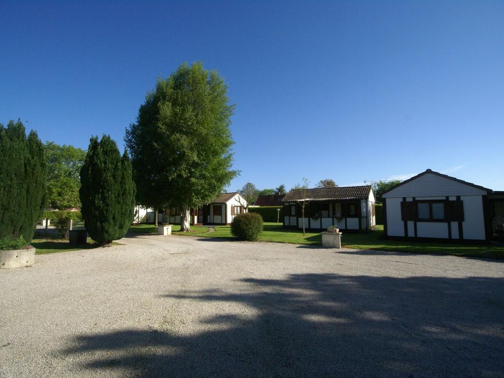 Cozy Chalet At Osmanville Normandy With Swimming Pool Villa Isigny-sur-Mer Kültér fotó