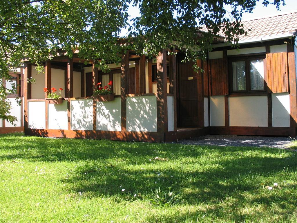 Cozy Chalet At Osmanville Normandy With Swimming Pool Villa Isigny-sur-Mer Kültér fotó